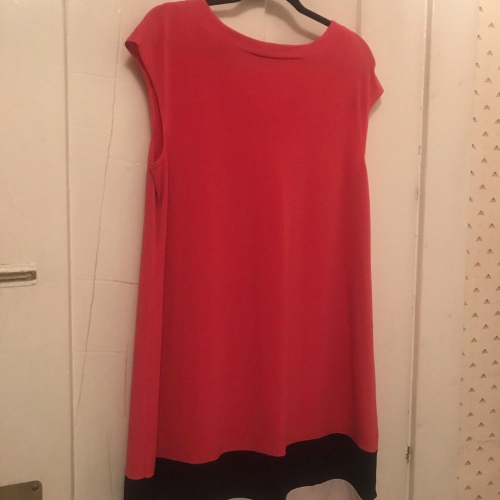 Woman’s SimontonSays colorblock dress